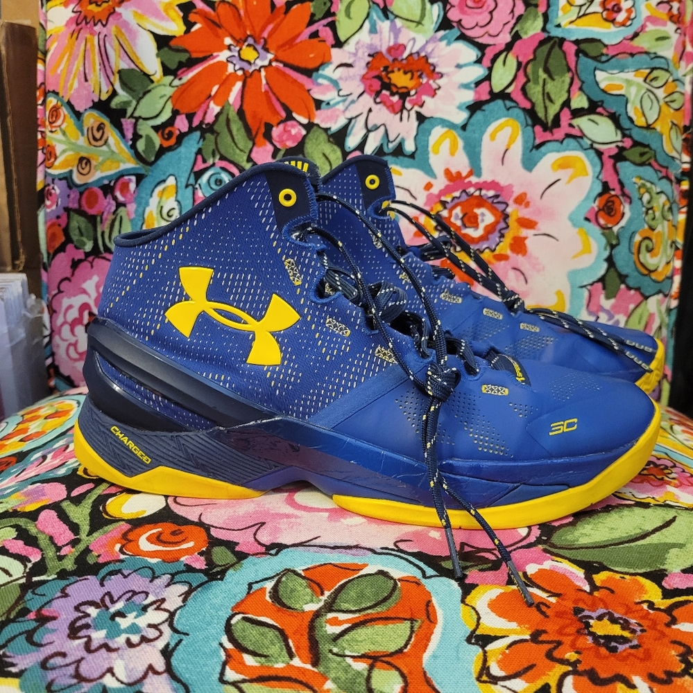 Mens Under Armour basketball shoes size 11.5